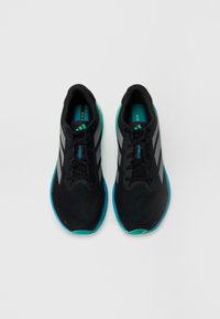 Scarpe da corsa nere con accenti turchesi, parte superiore in mesh, tre strisce argentate, suola testurizzata e branding "SUPERCOURT" sulle solette.