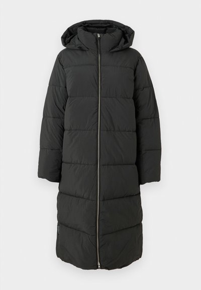 Must must coat kapuutsiga, quiltitud disainiga, täispikk tõmblukk ja külgõmblused. Sile tekstuur, millel on veidi läikiv viimistlus.