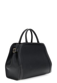 Borsa a tracolla in pelle nera con superficie texture, design strutturato, doppio manico e un accento in metallo dorato su un lato.