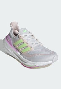 adidas Performance ULTRABOOST LIGHT - Chaussures de running sur route - crystal white   green spark   bliss lilac