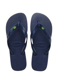 Infradito blu navy in gomma con sottofondo testurizzato e cinturini lisci. Presentano un accento della bandiera brasiliana su un cinturino.