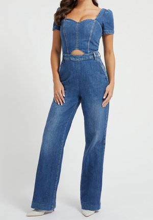 Farkkuhaalari, jossa on lyhyet pussihihat, sydämensyöjän pääntie ja edessä leikattu aukko. Mallissa on leveälahkeinen leikkaus ja vyötäröllä vyö. Vaaleansininen väri.