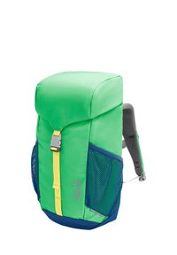 Sac à dos vert vif avec sangle à boucle jaune, poches latérales en mesh bleu et bretelles rembourrées grises.