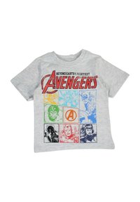 T-shirt en coton gris à manches courtes, avec un graphique des Avengers dans des cadres carrés colorés et un lettrage rouge en gras en haut.