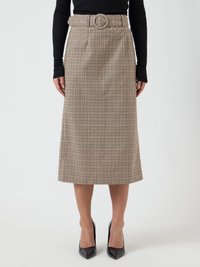 Pruun ruuduline midi-seelik vööümbrisega, millel on ümara pandla. Materjal on sileda tekstuuriga; serv ulatub keskele säärele.