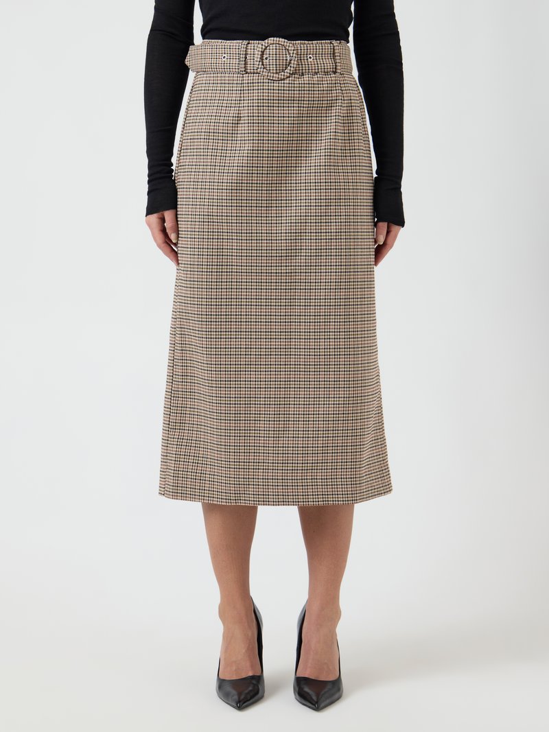 Pruun ruuduline midi-seelik vööümbrisega, millel on ümara pandla. Materjal on sileda tekstuuriga; serv ulatub keskele säärele.