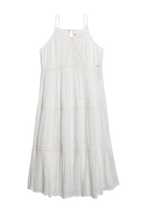 Robe blanche sans manches avec un décolleté en V, présentant un corsage texturé, une jupe à plusieurs niveaux et de subtiles rayures horizontales. Comprend une fermeture éclair au dos.