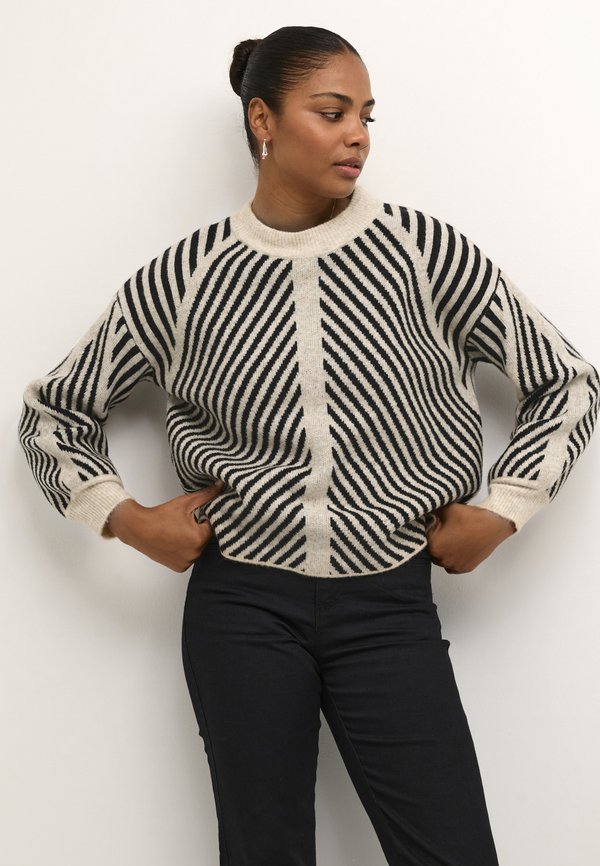 KAVERA - Strickpullover