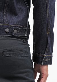 Levi's® THE TRUCKER - Kurtka jeansowa