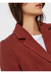 Vero Moda Abrigo clásico - red