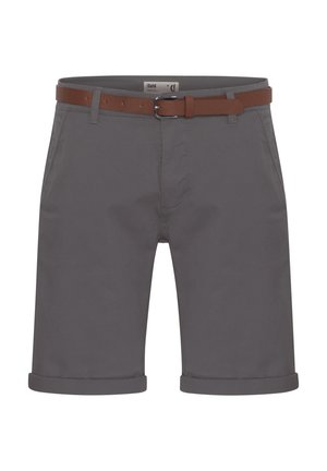 Sive kratke hlače z zavihanimi robovi, ki vključujejo rjav usnjen pas, gladek material in gumbasto sprednje zapiranje. Primerne za vsakodnevno nošenje.