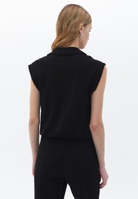OXXO NECK CROP  - Polotričko - black