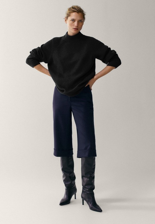 MIT STEHKRAGEN - Sweter - black