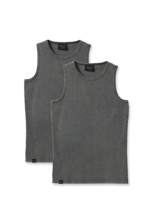 Dos camisetas de tirantes sin mangas de color gris carbón, idénticas, apiladas ordenadamente con etiquetas negras visibles en el cuello, sobre un fondo blanco liso.