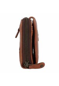 Portafoglio in pelle marrone con una finitura testurizzata, dotato di una zip bronzea visibile lungo il lato e di una chiusura a scatto. Design compatto.