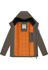 Chaqueta marrón con capucha, que presenta un interior acolchado naranja, bolsillo con cremallera y una etiqueta cosida en el interior.