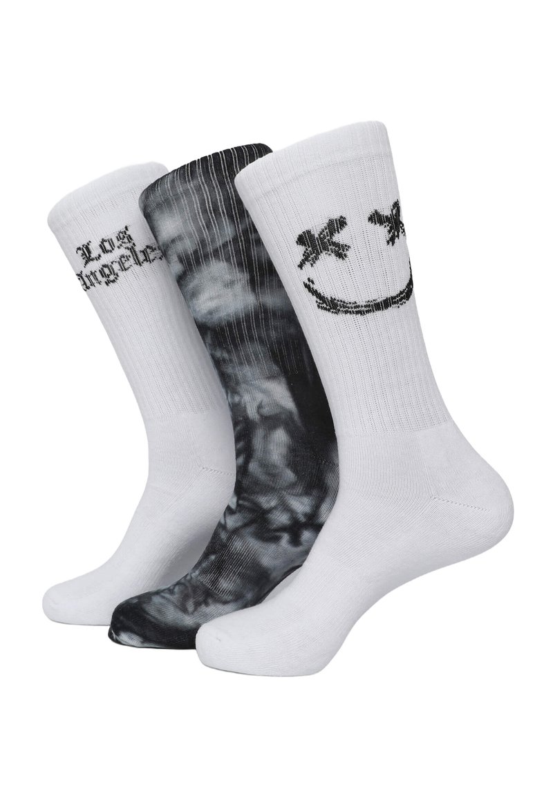 Trzy pary skarpet: jedna biała z napisem "Los Angeles", jedna biała z uśmiechniętą buźką, a jedna czarna z wirującym wzorem. Materiał mieszanka bawełny.