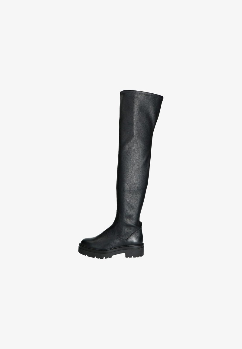 Bottes noires en cuir montant jusqu'au genou avec une semelle épaisse et un bout arrondi, vues de profil sur un fond blanc.