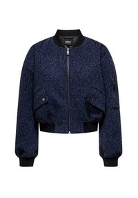 Chaqueta bomber cortada en tela azul y negra moteada, con cierre frontal, puños acanalados y bolsillos laterales.