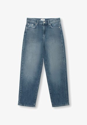 Široke jeans hlače iz srednje modrega denima, z petimi žepi, gumbom za zapiranje in zbledelimi predeli za videz obrabljenosti. Ravna kroj s šivanim robom.