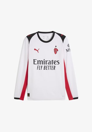 Tricou cu mânecă lungă de culoare albă, cu accente roșii pe mâneci. Prezintă un guler și detalii pe umeri de culoare neagră, cu un logo și text negru pe față.