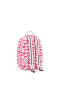 Růžový batoh s vzorem v kulatém tvaru, zdobený květinovými motivy, šedými popruhy a horní rukojetí. Hladký textura látky.