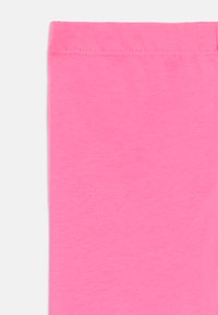 Tette leggings i lys rosa bomull, med en glatt tekstur og et ensfarget design med flat midje og minimalt med sømdetaljer.
