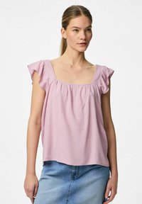 Top corto maniche a sbuffo di colore rosa chiaro, con scollatura quadrata; realizzato in tessuto morbido con una vestibilità rilassata.