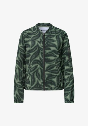 Veste bomber verte avec motif de feuilles foncées, fermeture éclair frontale, poches à boutons-pression et poche zippée sur la manche gauche.