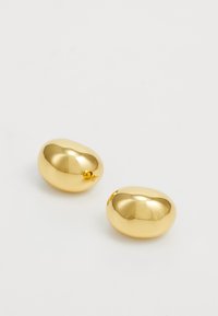 Goldfarbene, ovalförmige Ohrringe mit einer glatten, reflektierenden Oberfläche. Jede earring verfügt über eine kleine Schlaufe zum Befestigen.