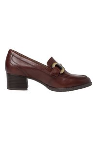 Mocassin femme en cuir marron avec talon bloc et boucle décorative sur le dessus, vu de profil sur fond blanc.