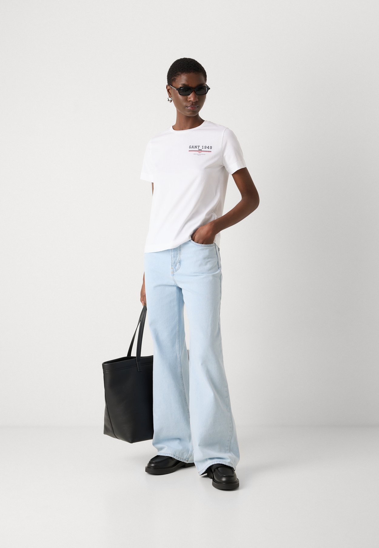 REGULAR FIT