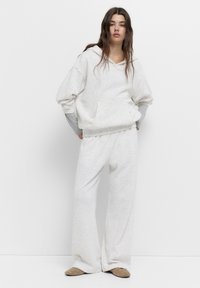 PULL&BEAR Kapucnis pulóver - light grey
