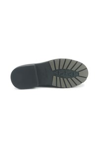Must must musta musta musta musta musta musta, kus musteritega jooned, millel on tükkpuud ja "Nine West 37" suuruse märgistus sissepressitud.