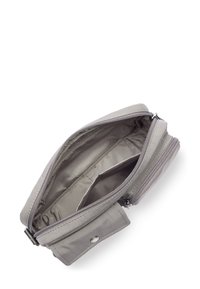 Borsa a tracolla grigia con finitura testurizzata, dotata di un scomparto principale con zip e di una tasca interna più piccola con zip.