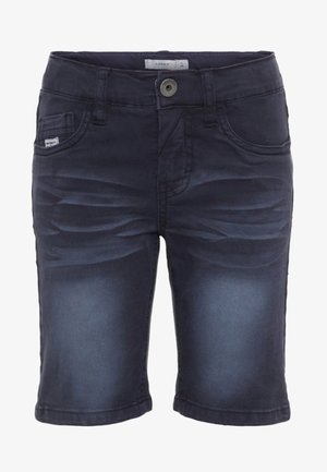 Mørkeblå denimshorts med forlommer, bæltestropper, knaplukning og falmede områder på lår og øvre hofter.