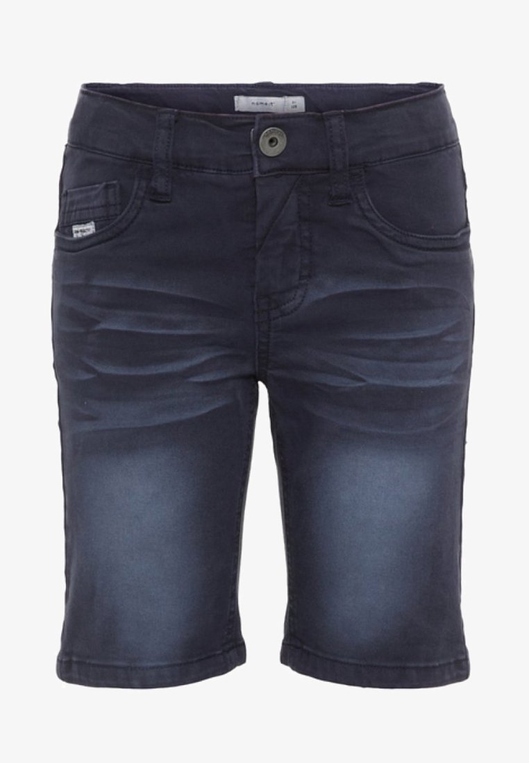 Short en denim bleu foncé avec poches avant, passants de ceinture, fermeture par bouton et zones décolorées sur les cuisses et le haut des hanches.