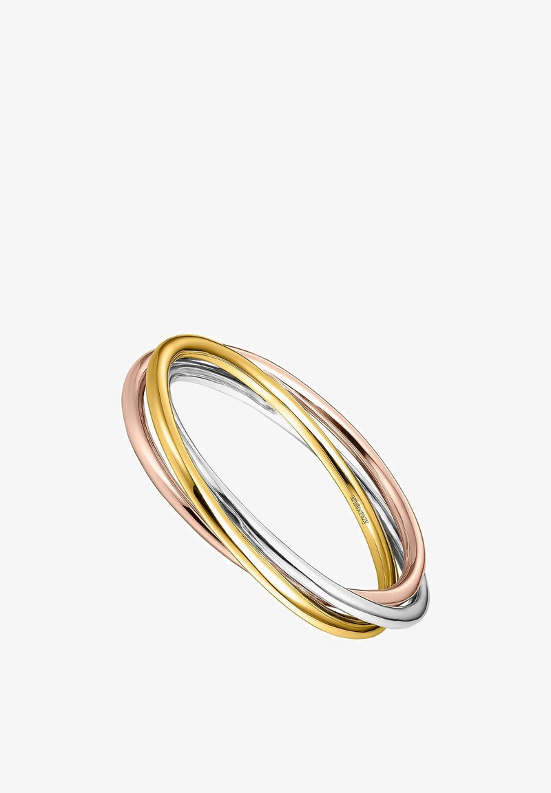 Tres pulseras entrelazadas en oro amarillo pulido, oro rosa y plata. Textura suave con un diseño elegante y moderno.
