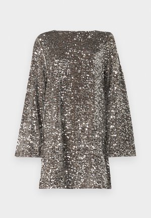 Pieces PCKAM DEEP BACK BOW DRESS - Koktélruha / Partiruha - morel/silver
