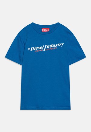 Blaues Baumwoll-T-Shirt mit Rundhalsausschnitt, kurzen Ärmeln und weißem "Diesel Industry"-Schriftzug. Mit rotem Logo am Kragen.