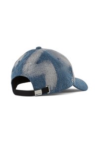 Denim sapka ívelt karimával, világos és sötétkék színkombinációval, texturált szövetből készült, hátul állítható fekete pánttal.