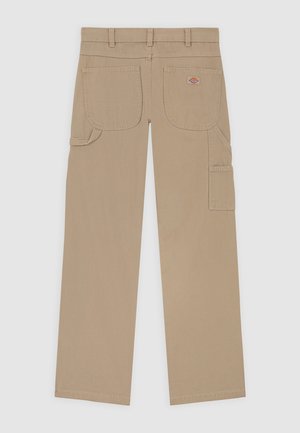 Pantaloni cargo beige con design a gamba dritta, multiple tasche e una sottile etichetta del logo sul retro, realizzati in un resistente tessuto misto cotone.