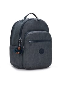 Zaino in tessuto grigio scuro con due scomparti con zip, forma arrotondata, tasca frontale e un portachiavi a forma di scimmietta pelosa attaccato.