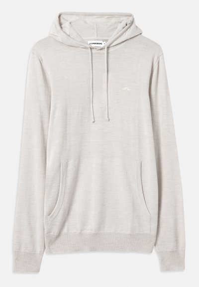 Manta cinza claro com capuz ajustável, bolso frontal e punhos canelados. Feita de um tecido suave, apresenta uma marcação discreta no peito.