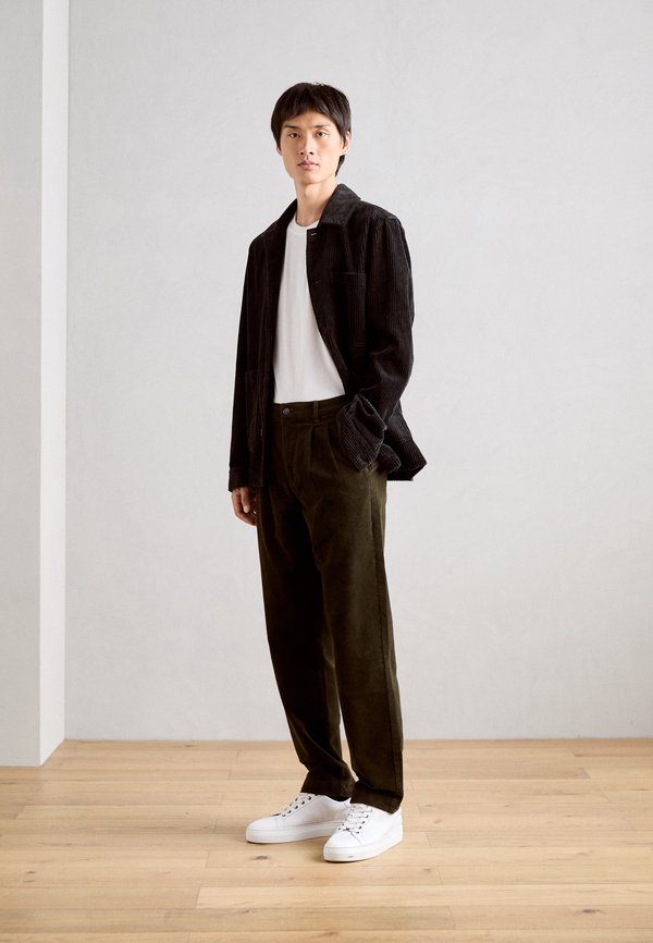 WIDE FIT PANTS - Trousers - olive4