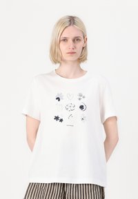 T-shirt en coton blanc avec un imprimé graphique de fleurs et de formes multicolores, col rond et manches courtes. Nom de marque en bas.