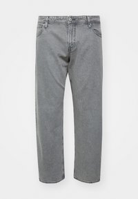 Jeans in denim grigio con una vestibilità dritta, cinque tasche e passanti per cintura. Il materiale presenta una texture usurata con leggeri sbiadimenti e cuciture a contrasto.