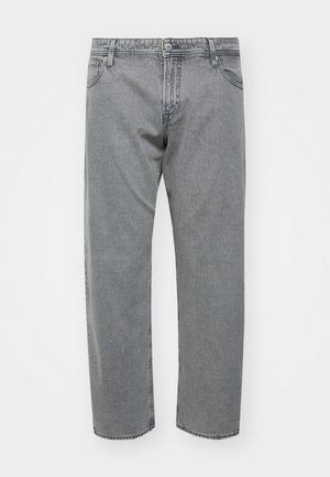 Jeans in denim grigio con una vestibilità dritta, cinque tasche e passanti per cintura. Il materiale presenta una texture usurata con leggeri sbiadimenti e cuciture a contrasto.