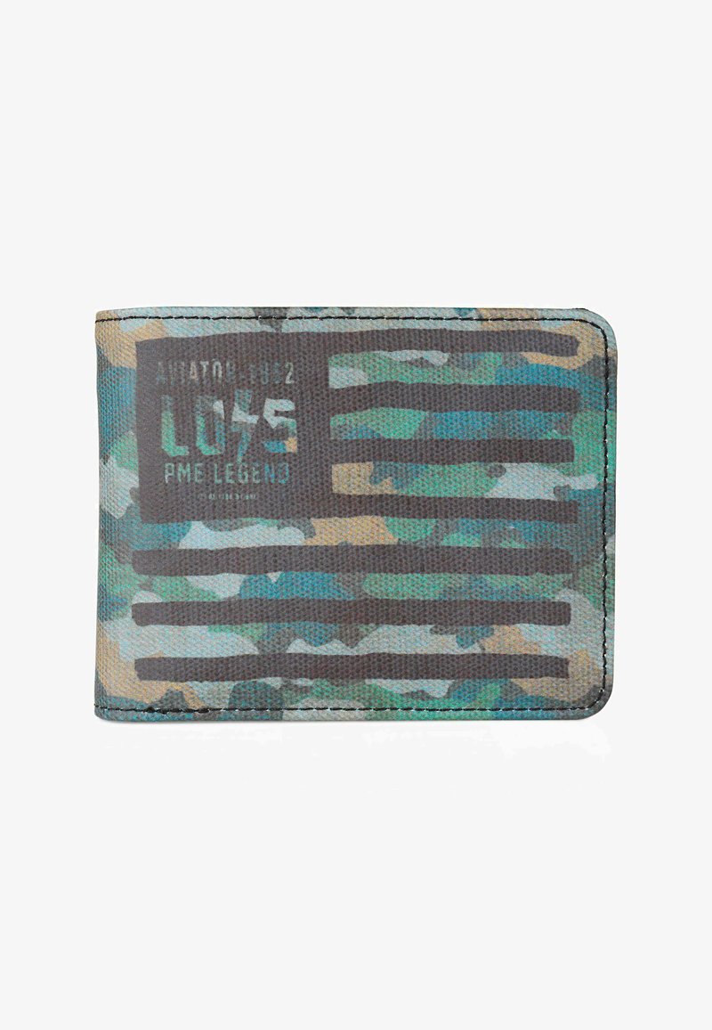 Billetera de lienzo con un patrón de camuflaje en verde, marrón y azul. Presenta un texto negro en negrita y líneas gráficas que se asemejan a rayas.