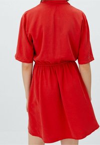 Stradivarius Blusenkleid - red